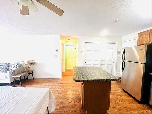 5th image of 201 Woodlawn Ave APT 205