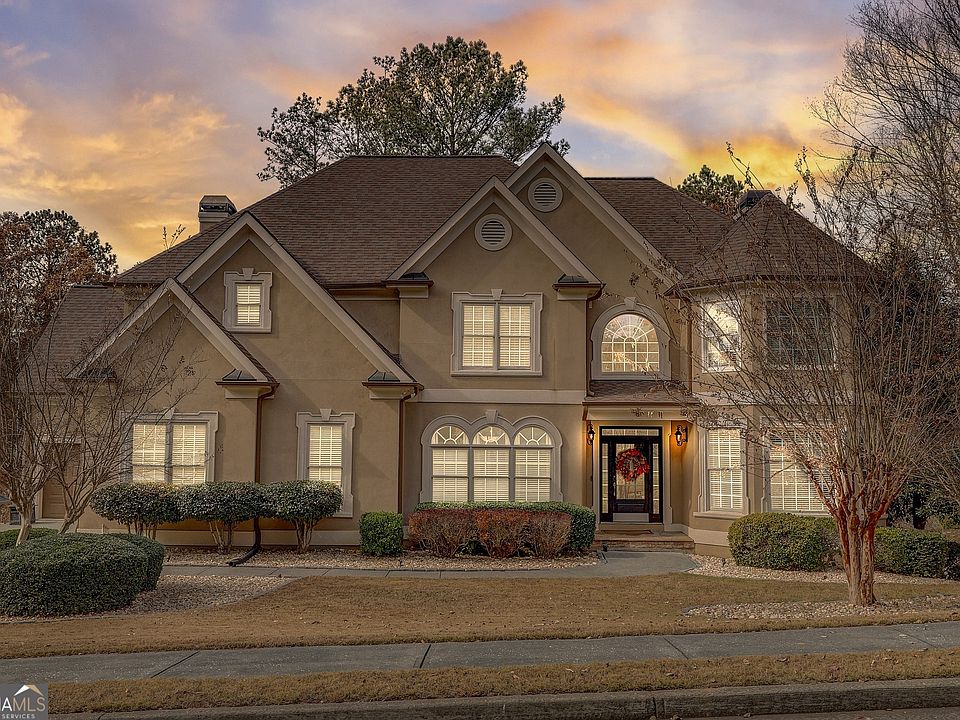 1st image of 300 Maddox Pl
