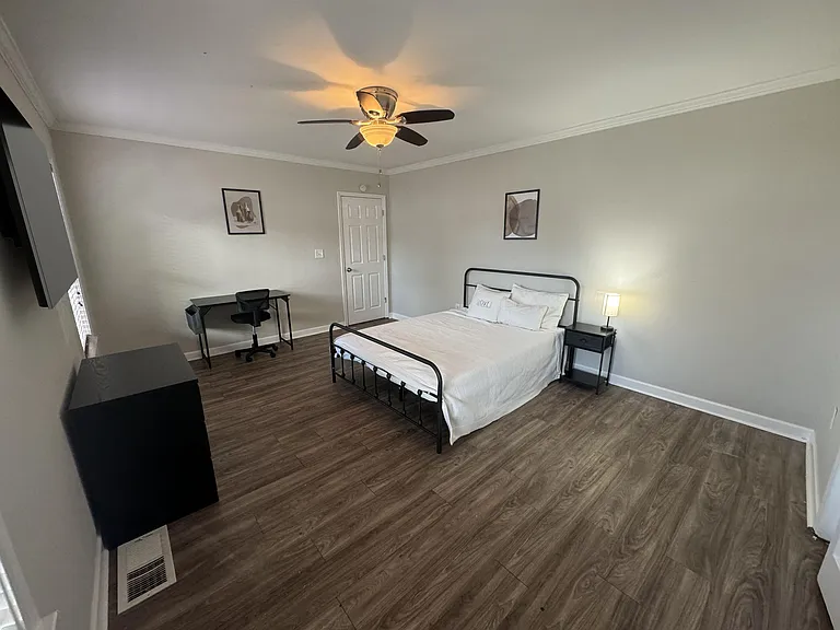 2483 Memorial Dr SE — Photo 4