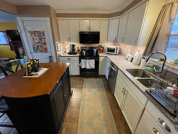 5th image of 382 Main Street