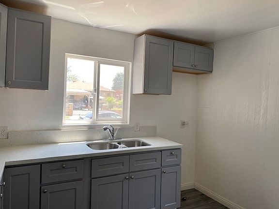 3rd image of 4631-4633 Grape St