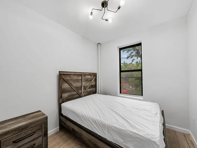 2377 Belmont Ave — Photo 4