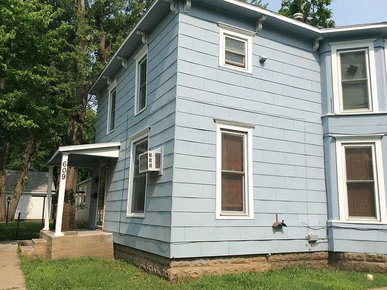609 Park Pl — Photo 1