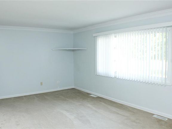 4th image of 6537 Grosse Dr