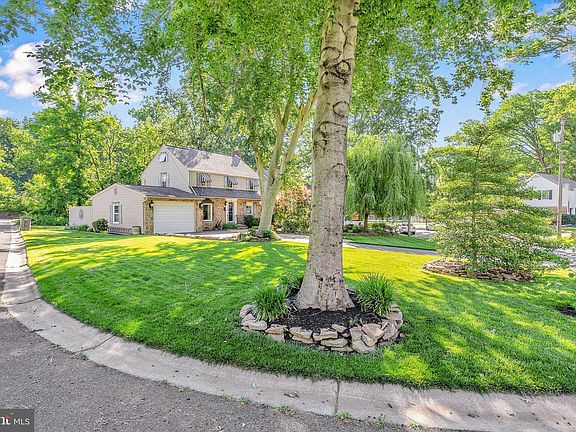5th image of 200 Forest Dr