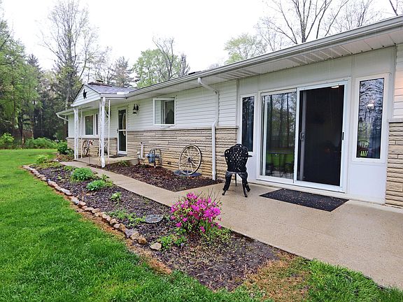 5th image of 118 Woodside Dr SW