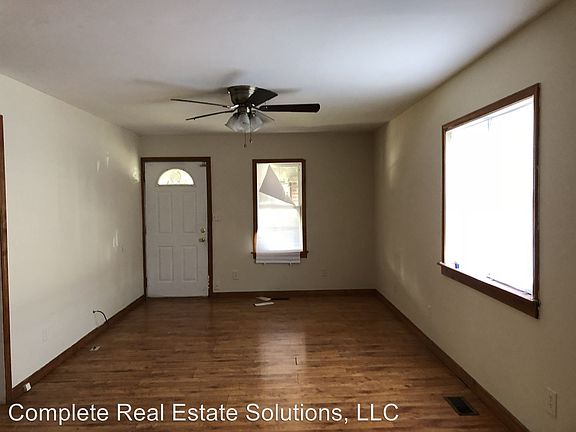 3rd image of 905 Woodrow Ave