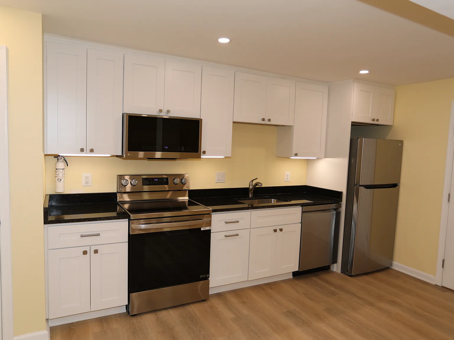 1347 Oak St NW — Photo 1