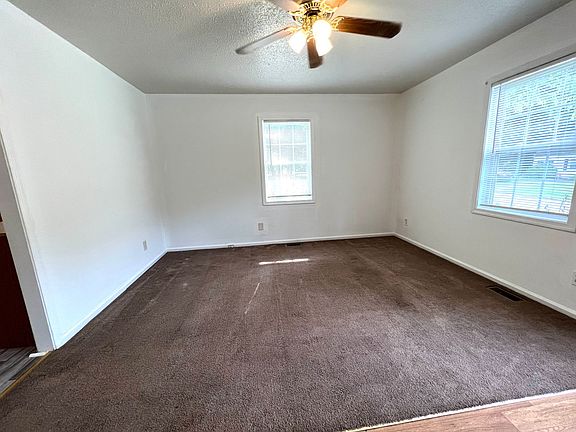 3rd image of 202 Davenport St