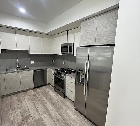 5th image of 1946 Overland Ave #303