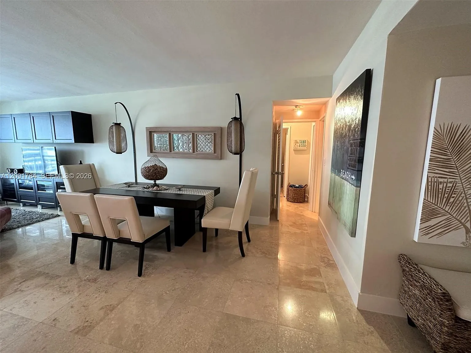 Corinthian Condo — Photo 3