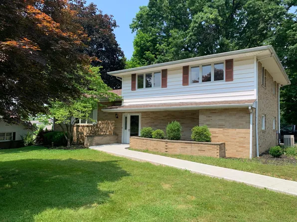 6139 Pickwick Cir NW, North Canton, OH 44720