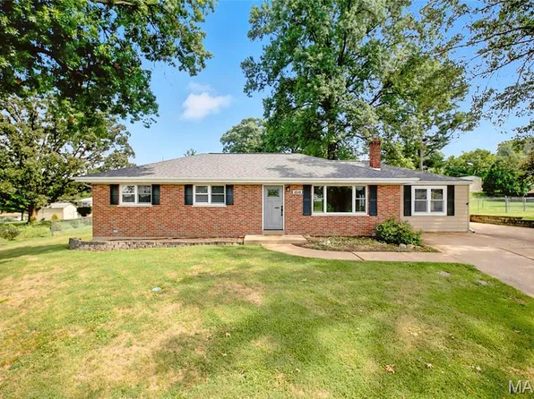 4640 Venarde Dr, Saint Louis, MO 63128