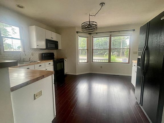 3rd image of 5449 W 54th St