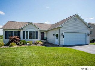 2040 Whisper Ridge Dr, Chittenango, NY 13037
