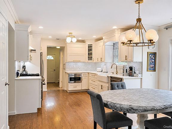 3rd image of 14 Southaven Drive