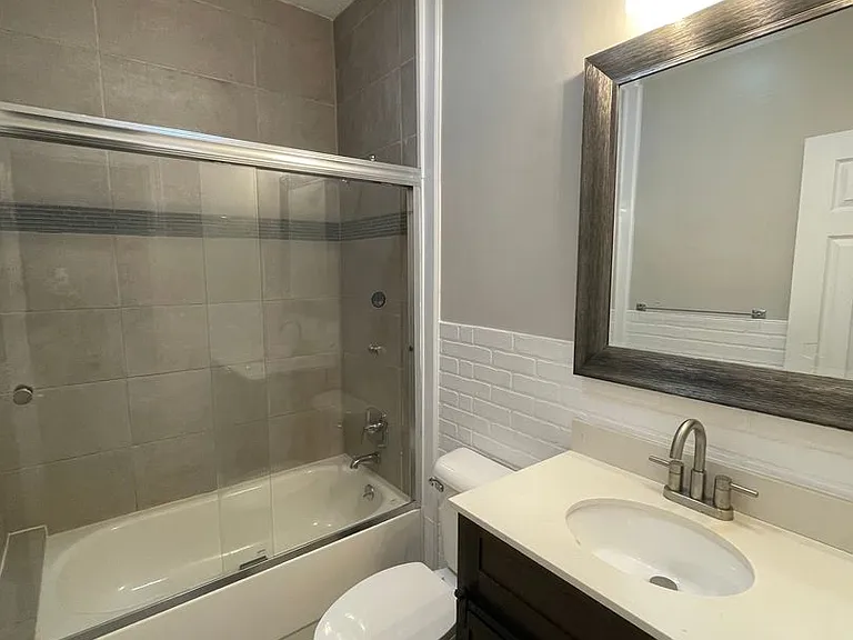 111 W. Franklin-Fourpoint — Photo 11