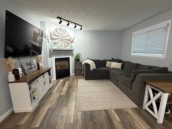 4th image of 9135 Parkpoint Ln