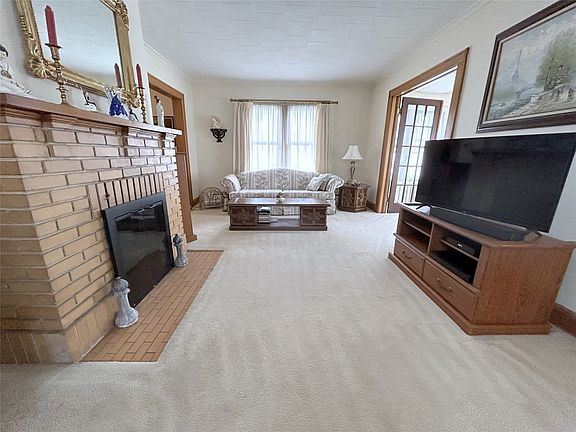 5th image of 16 Esther Ave