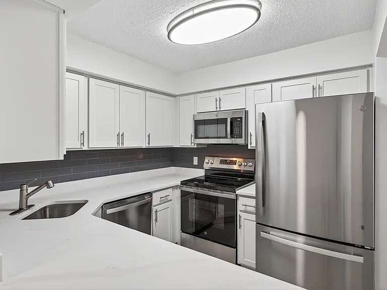 Oak Pointe Apartments — Photo 12