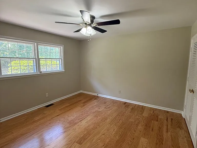 117 Windemere Rd — Photo 22