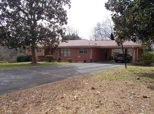 1084 Skyline Dr, Toccoa, GA 30577