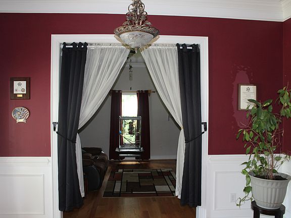5th image of 208 E Davis St