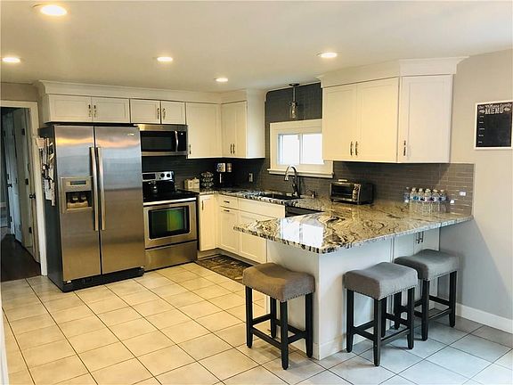 4th image of 178 Mountain Laurel Dr