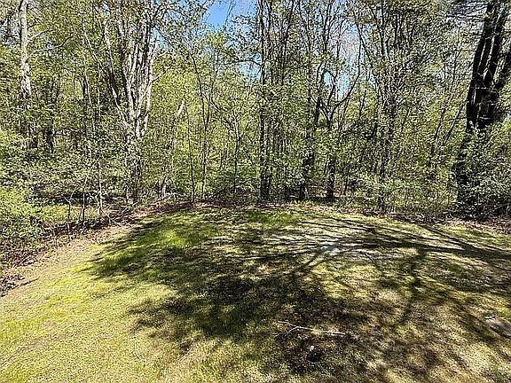5th image of 78 Cheryl Dr