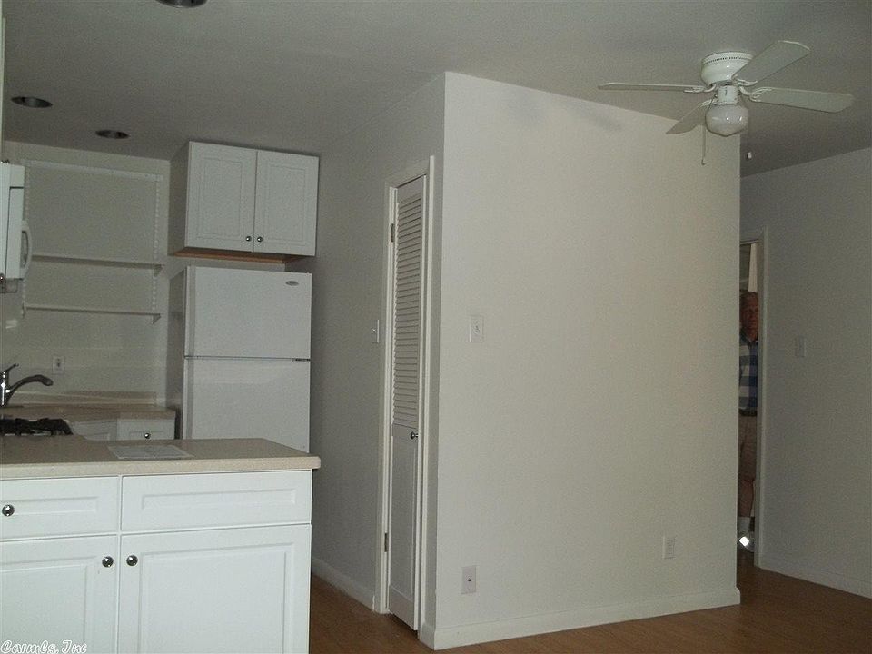 2nd image of 415 W 18th St APT 9