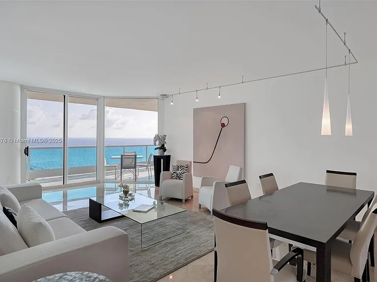 5025 Collins Ave #2107 — Photo 3