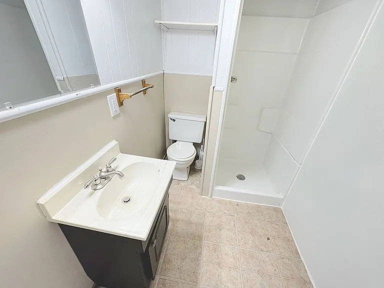 416 Grover St — Photo 15