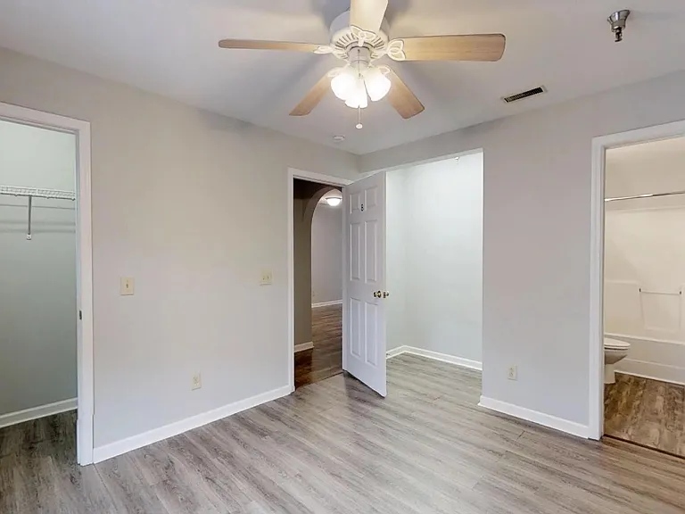 1555 W King St — Photo 24