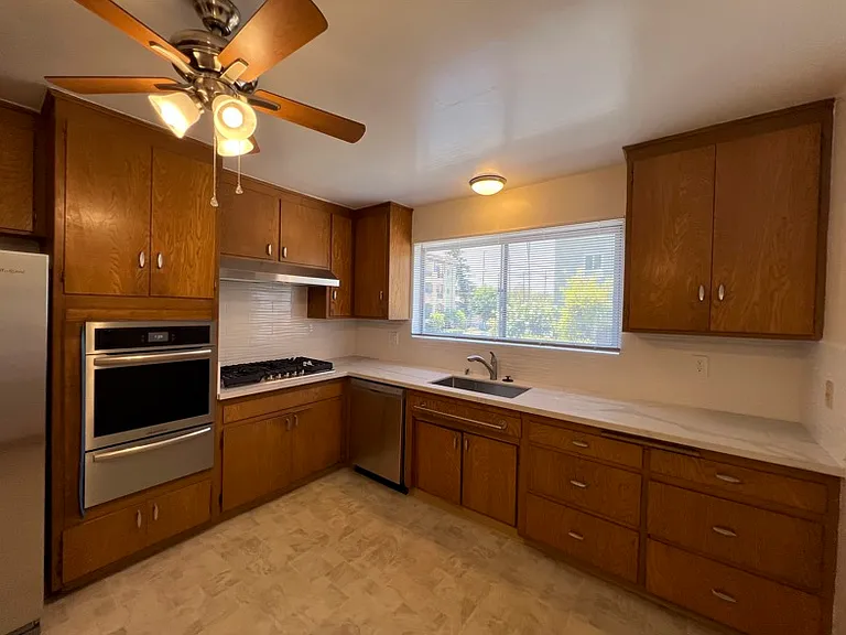 10937 Bloomfield St #4 — Photo 1