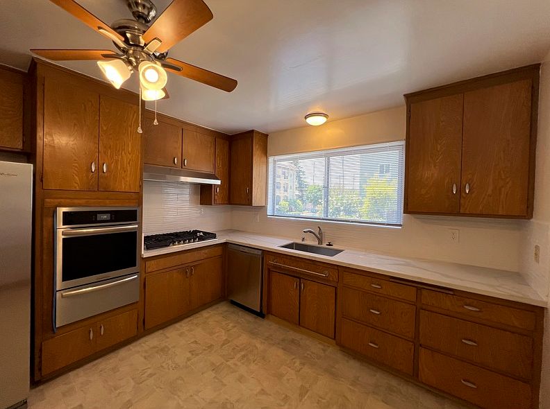 1st image of 10937 Bloomfield St APT 4