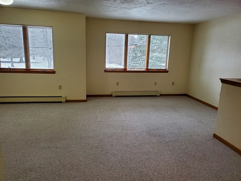 202 S Maple Ave — Photo 5