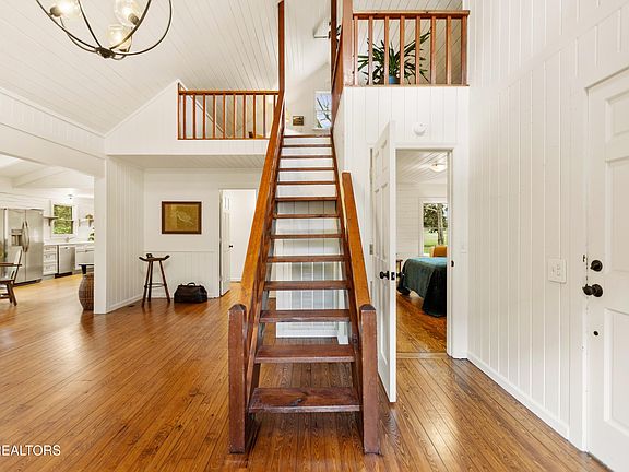 9th image of 284 Savannah Shores Dr