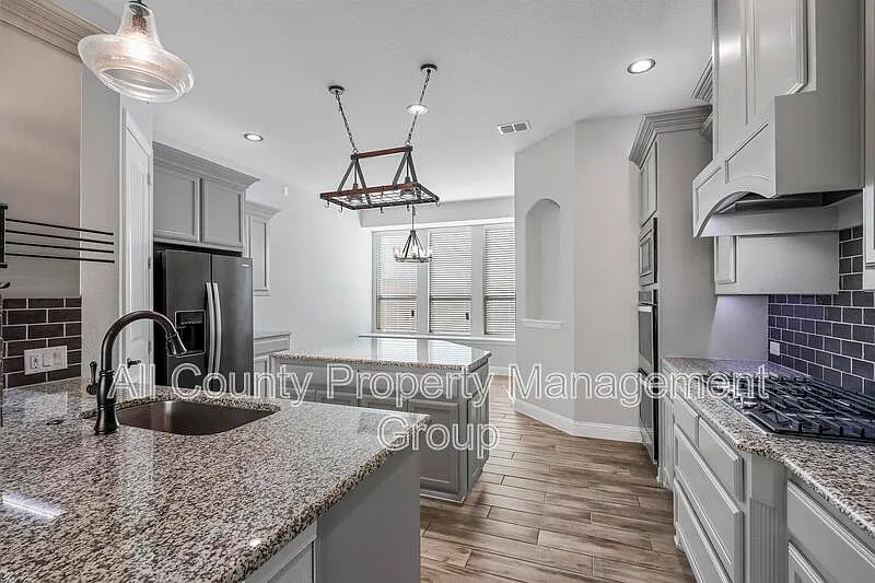 4 bed, 3.0 bath, 3141 sqft, $3,595 — Photo 2