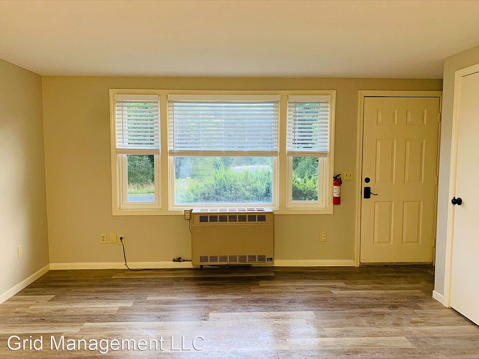 2nd image of 19 Harvest Ln APT 6