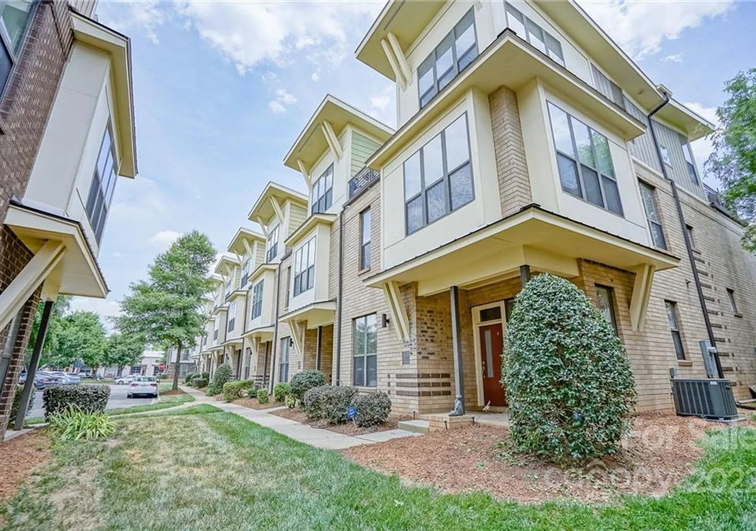 Room in 3 Bedroom Townhome at Steel Yard Ct — Photo 1