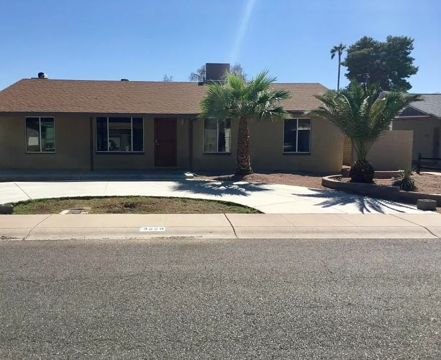 3229 W Desert Cove Ave — Photo 2