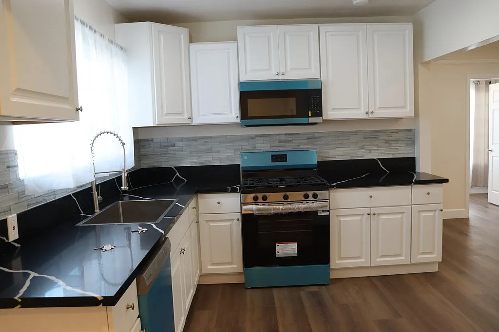4 bed, 1650 sqft, $5,995 — Photo 4