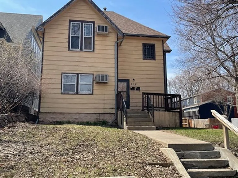 713 S Duluth Ave — Photo 1