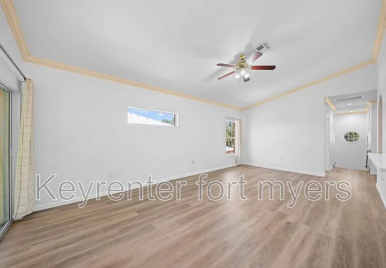 5370 Park Rd #4 — Photo 6