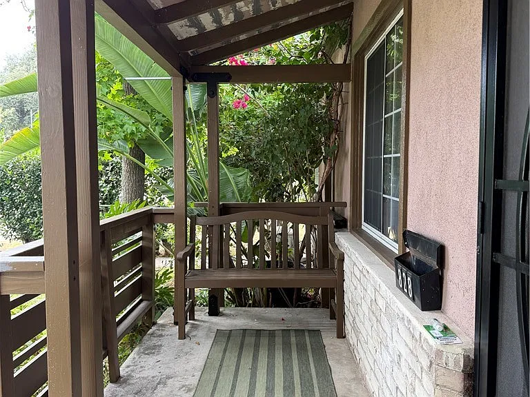 830 N Olive Ave — Photo 3