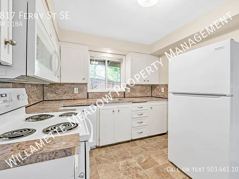 1817 Ferry St SE — Photo 3