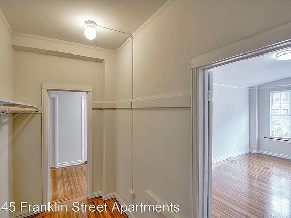 5th image of 1845 Franklin St #201
