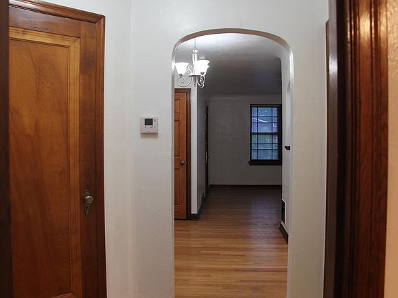 5th image of 3947 Chippewa St #2W