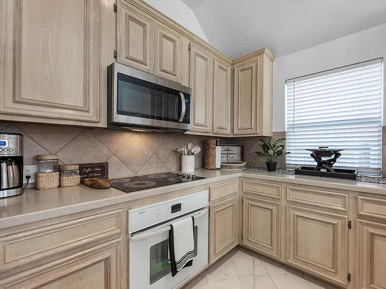 5805 Windy Knoll Ln — Photo 8