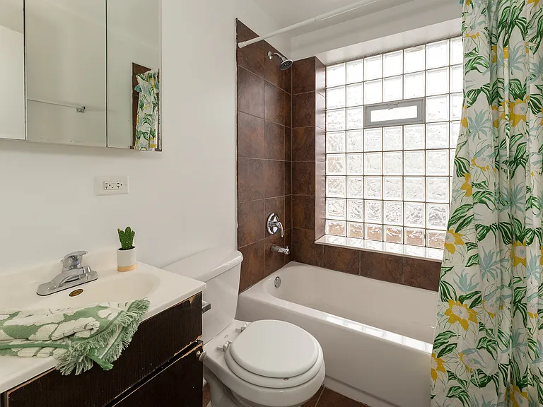 3834 N Sheffield — Photo 13